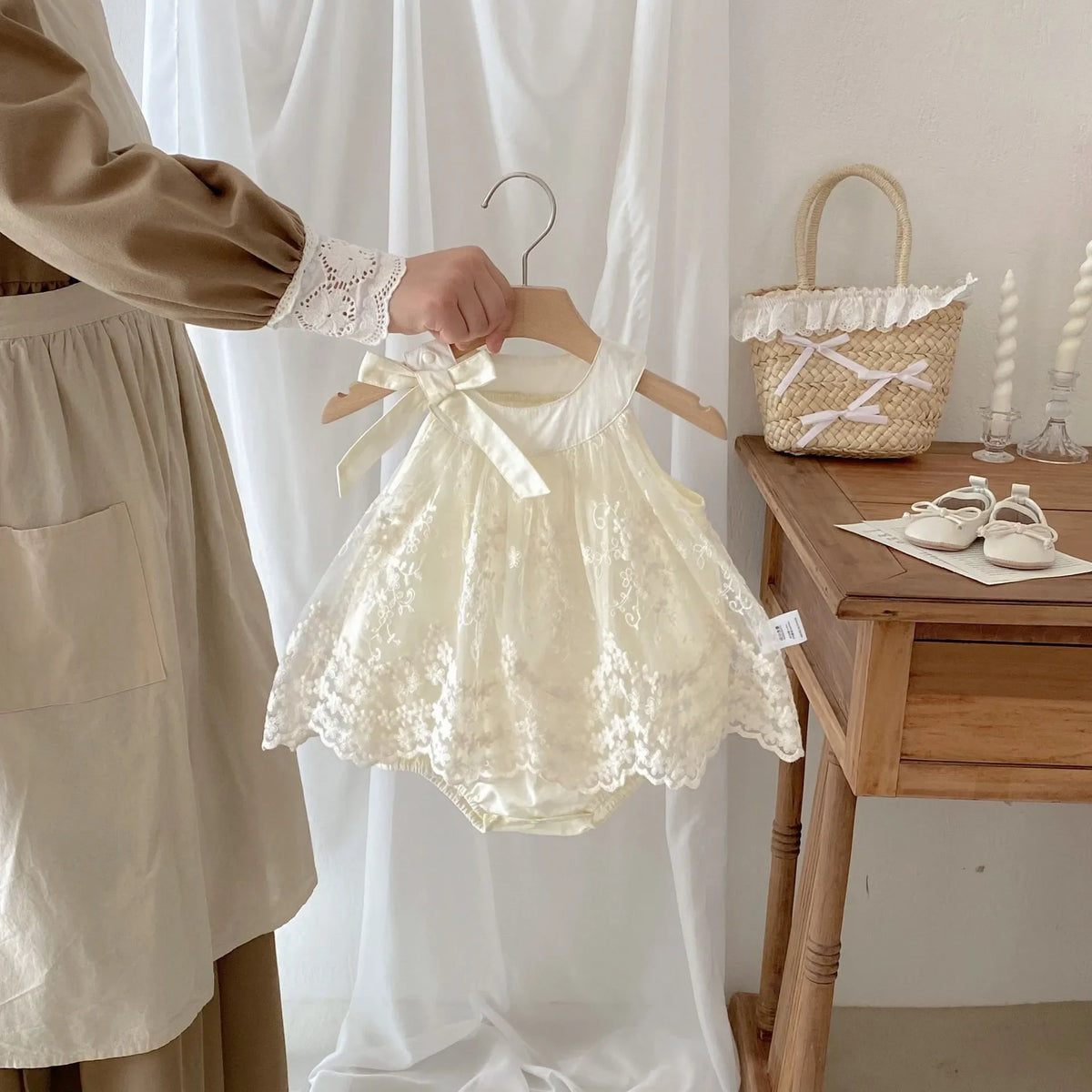 2026 Baby Girl Clothes Cotton Lace Embroidery Bow Romper Dress 0-2Y Baby Girl Birthday Photo Outfit Sleeveless Princess Bodysuit